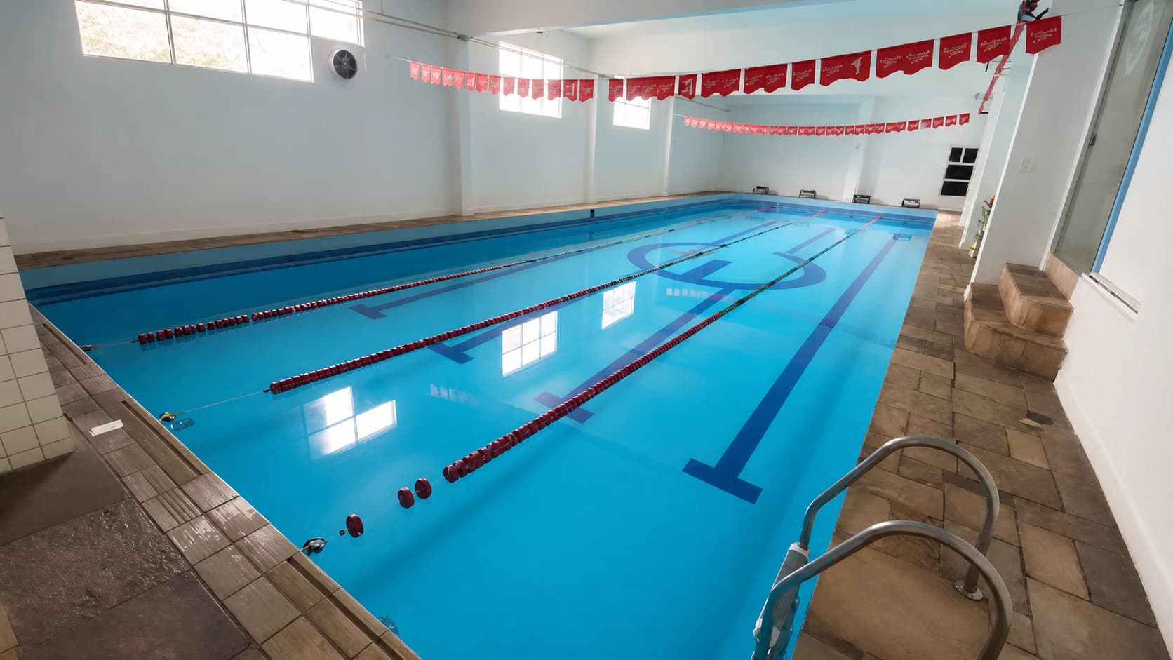 Piscina coberta da Academia Estilo